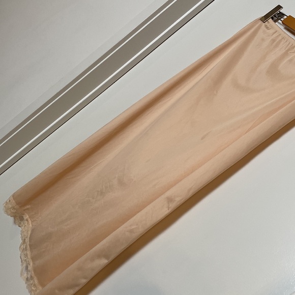 Vintage Slip Maxi Skirt Women M Ivory Peach Lace Front Slit Coquette Feminine - Picture 9 of 11